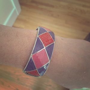 Beautiful bangle great for every day wear.